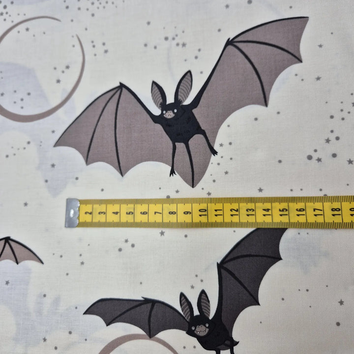 Baumwollstoff Alexander Henry Fabrics Bellatrix the bat