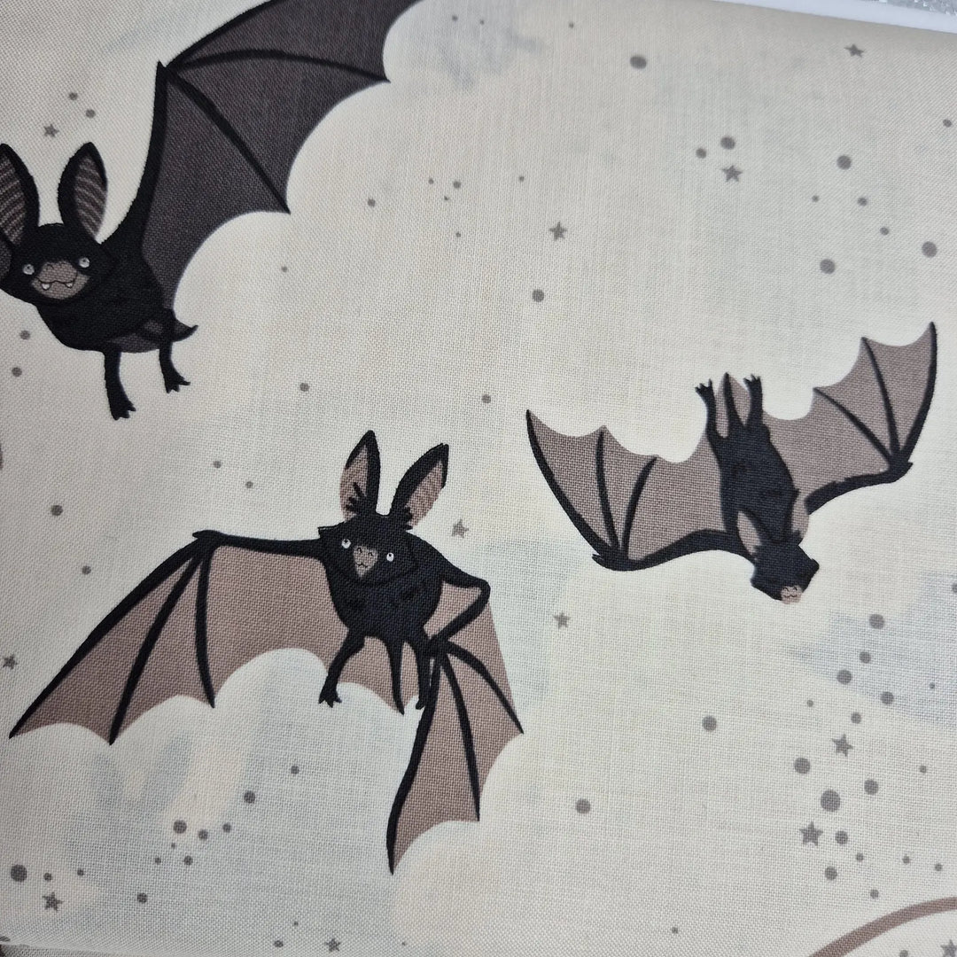 Baumwollstoff Alexander Henry Fabrics Bellatrix the bat