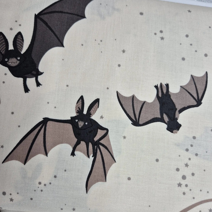 Baumwollstoff Alexander Henry Fabrics Bellatrix the bat
