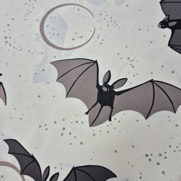 Baumwollstoff Alexander Henry Fabrics Bellatrix the bat
