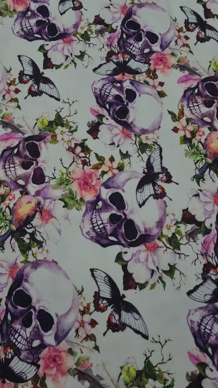 Baumwolljersey mit Totenköpfen und Rosen "Flower skulls"