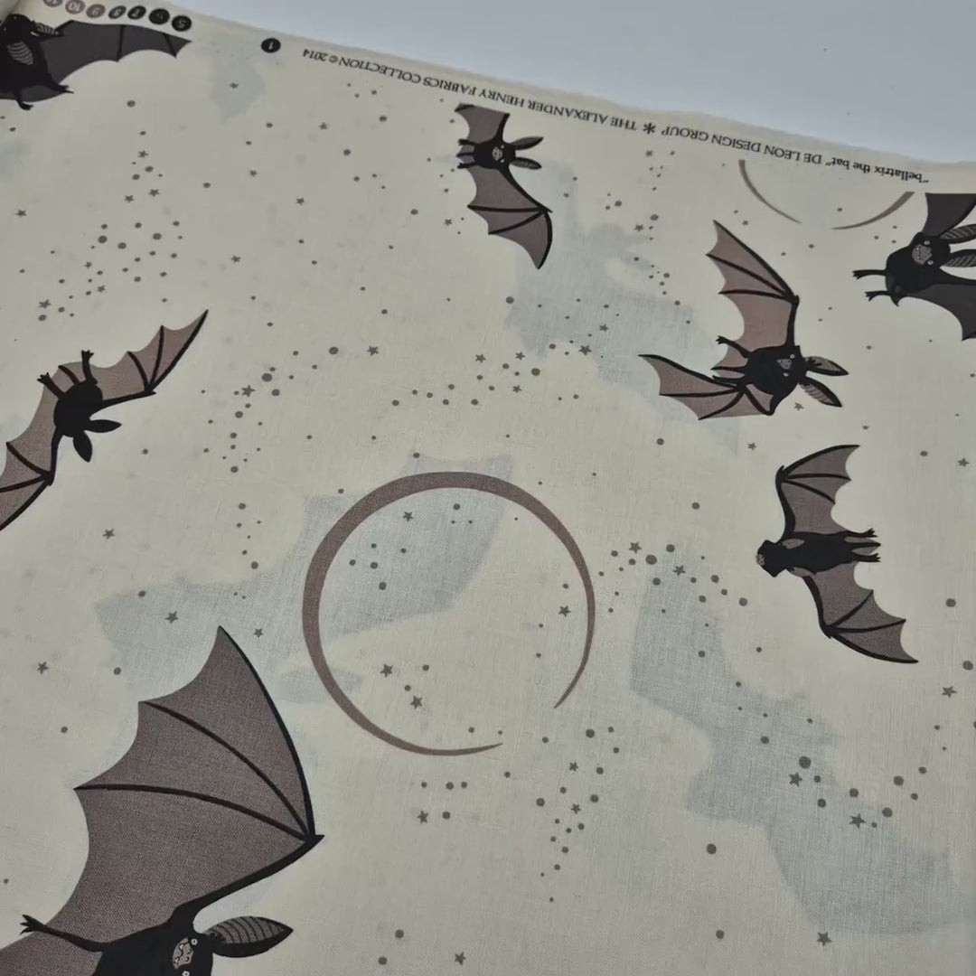 Baumwollstoff Alexander Henry Fabrics Bellatrix the bat